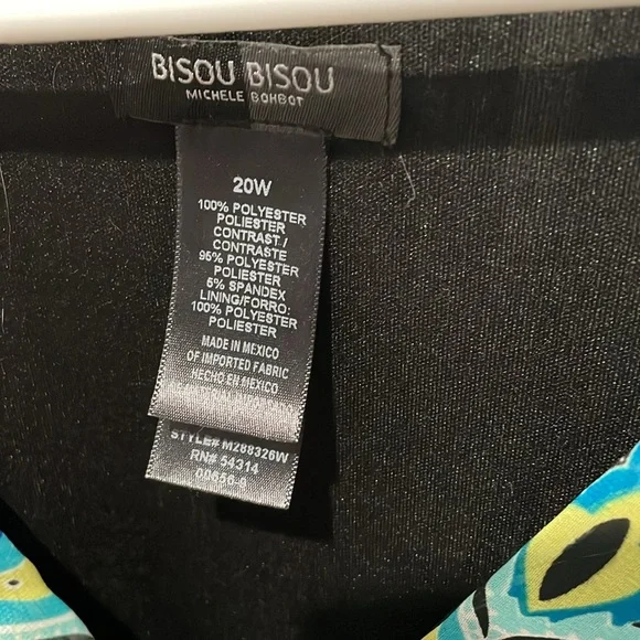 20W beautiful design V neck dress. Only worn a few times - Picture 3 of 4